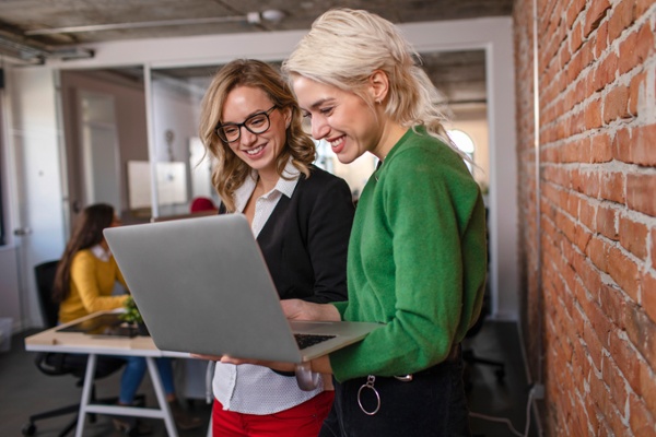 Two employees looking at customer insights in HubSpot Service Hub