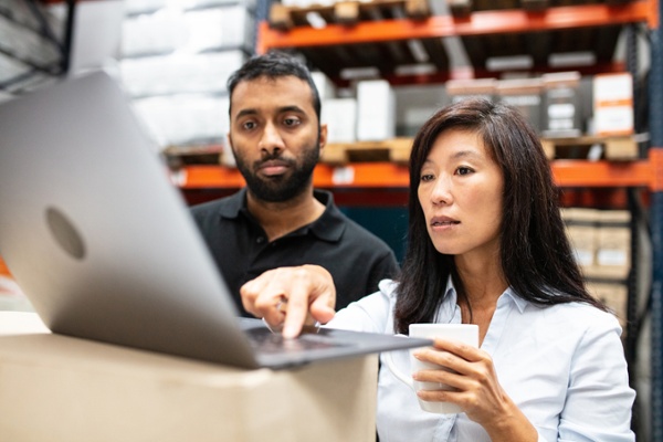 Warehouse distributors seeing the different capabilities of Advanced Shipping Manager vs. Real-Time Shipping Quotes